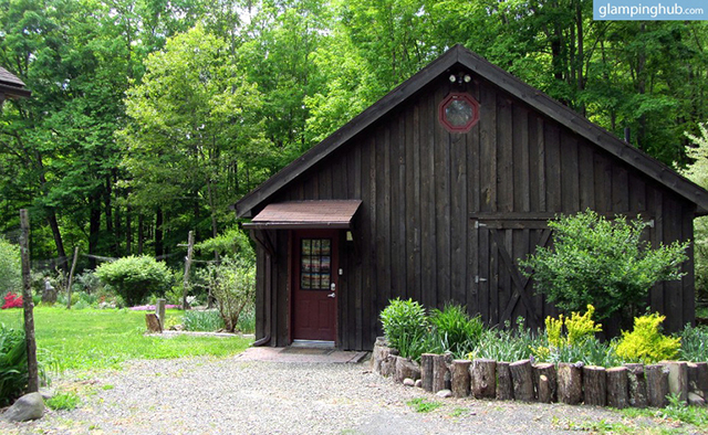 modern-renovated-barn-secluded-catskill-park-woodstock-ny